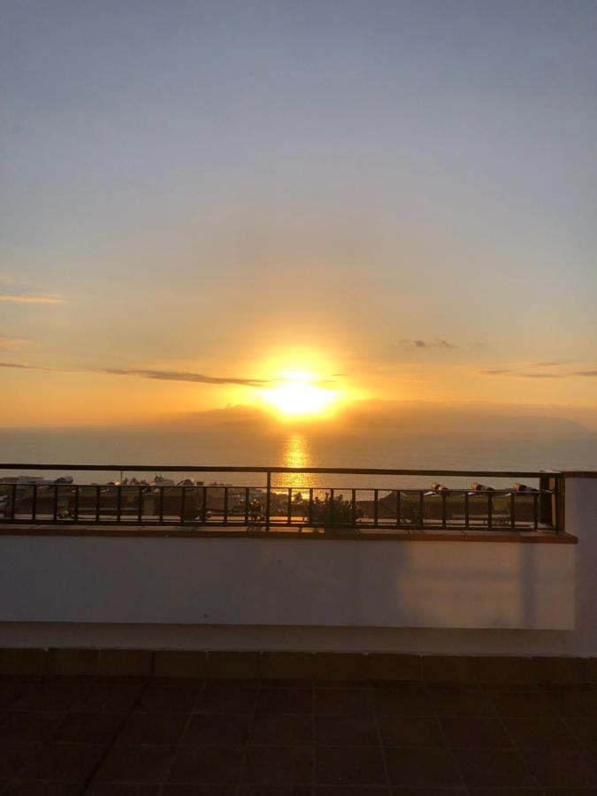 Amazing Duplex With Large Terrace And Sea Views Daire Puerto de Santiago  Dış mekan fotoğraf